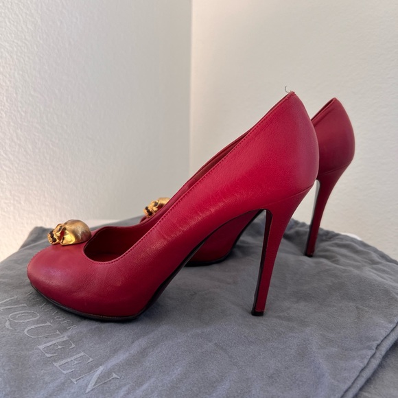 Alexander McQueen Bold Red Skull Heels - Picture 4 of 6